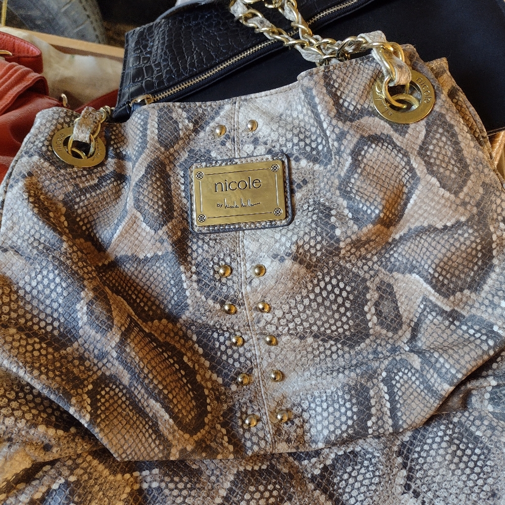 Purses - Picture 5 of 6